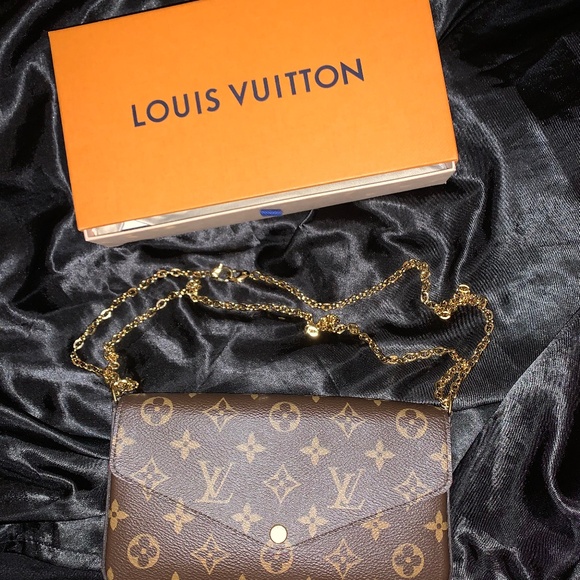 Félicie Pochette - Picture 1 of 2